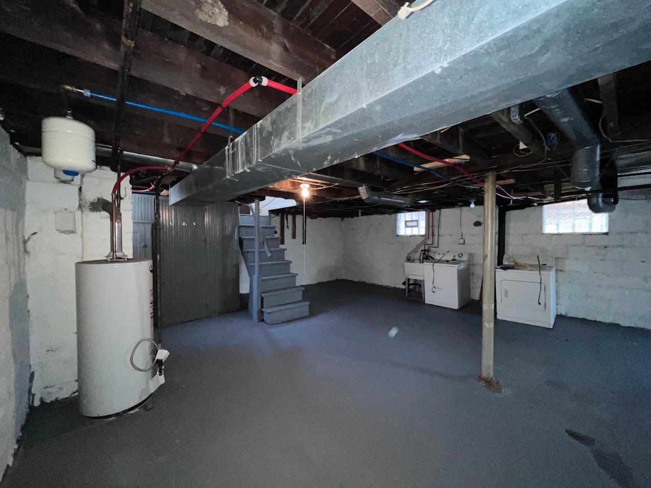 Building Photo - 827 Norwich Ave