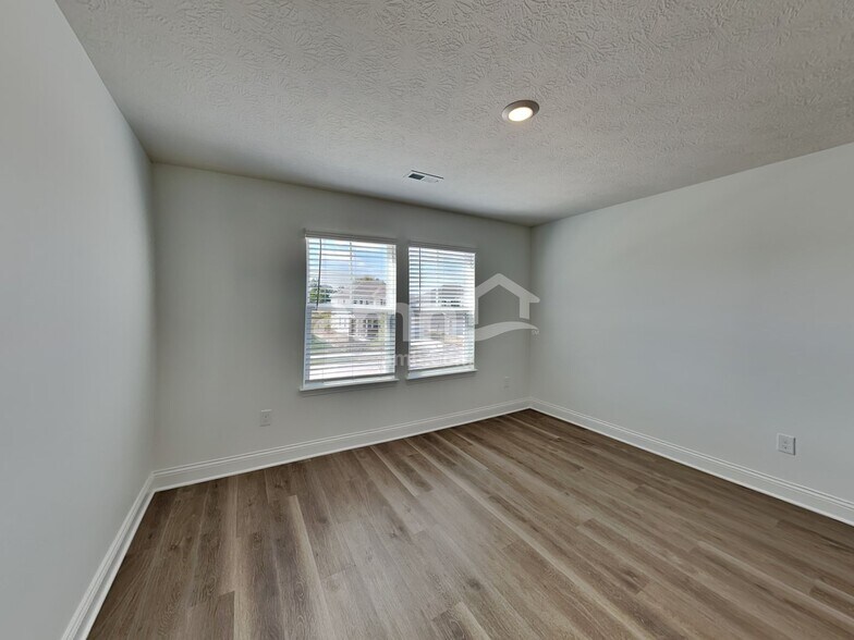 Building Photo - 9172 Henley Ave