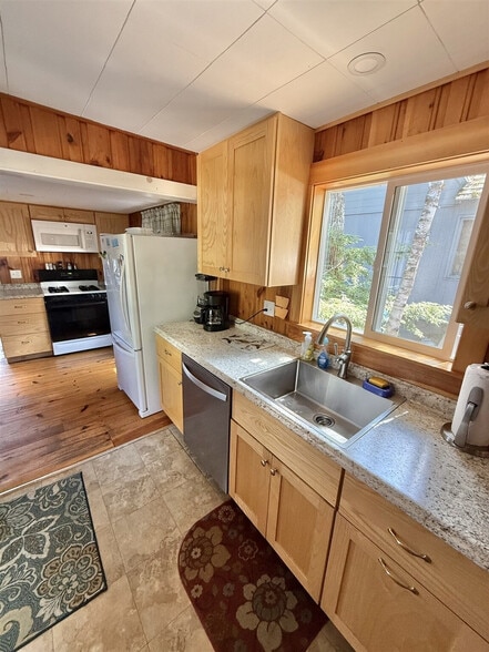 Building Photo - 65 Sebago Rd