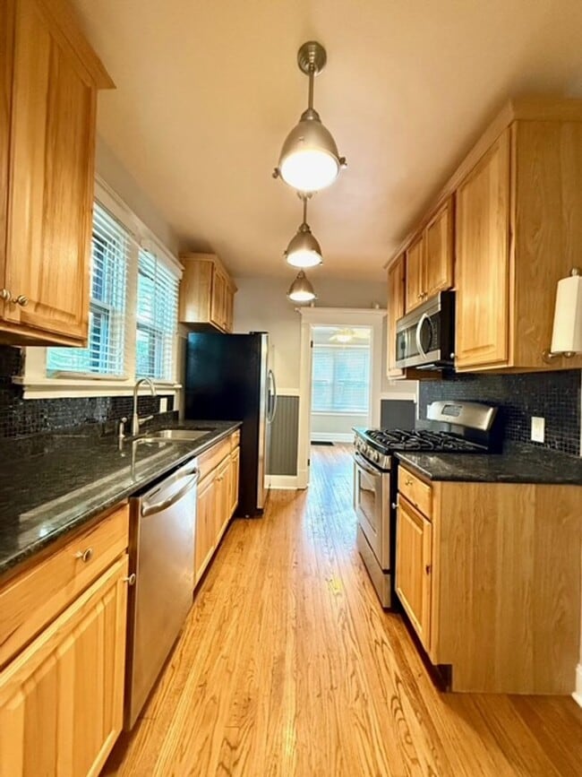 Building Photo - **Charming home in Lindbergh School Distri...