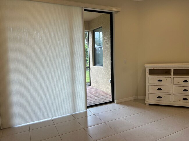 Building Photo - 2 bedroom, 2 bathroom attached villa home in Islandwalk!