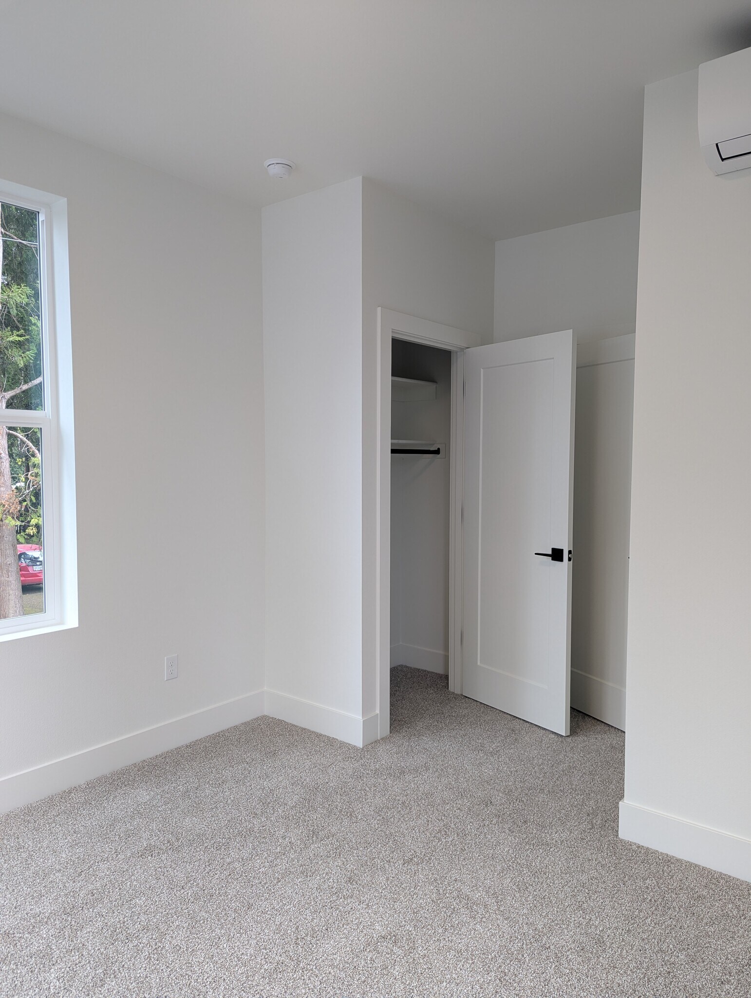 Building Photo - 5041 SE King Rd