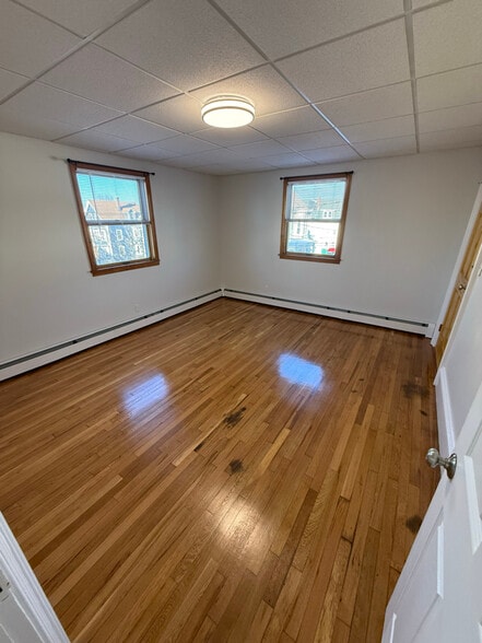 Building Photo - 22 Chatham St