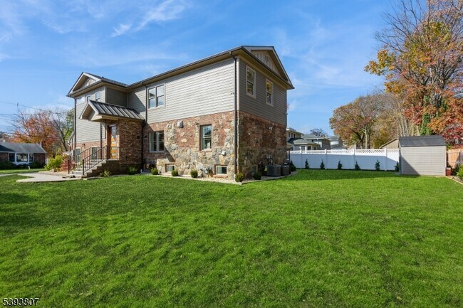 Building Photo - 8 Gregory Rd