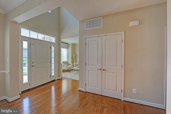 Building Photo - 93 Sabbe St