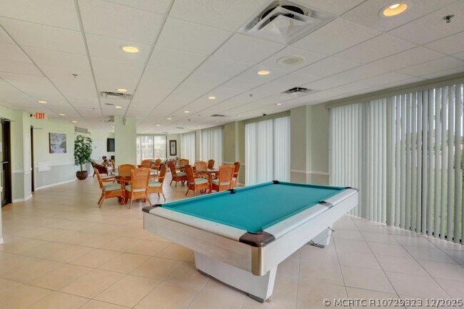 Building Photo - 801 S Ocean Dr