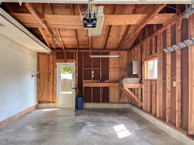 Building Photo - 3005 Tansel Rd