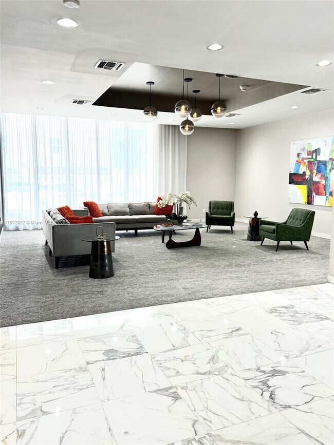 Building Photo - 9225 Collins Ave