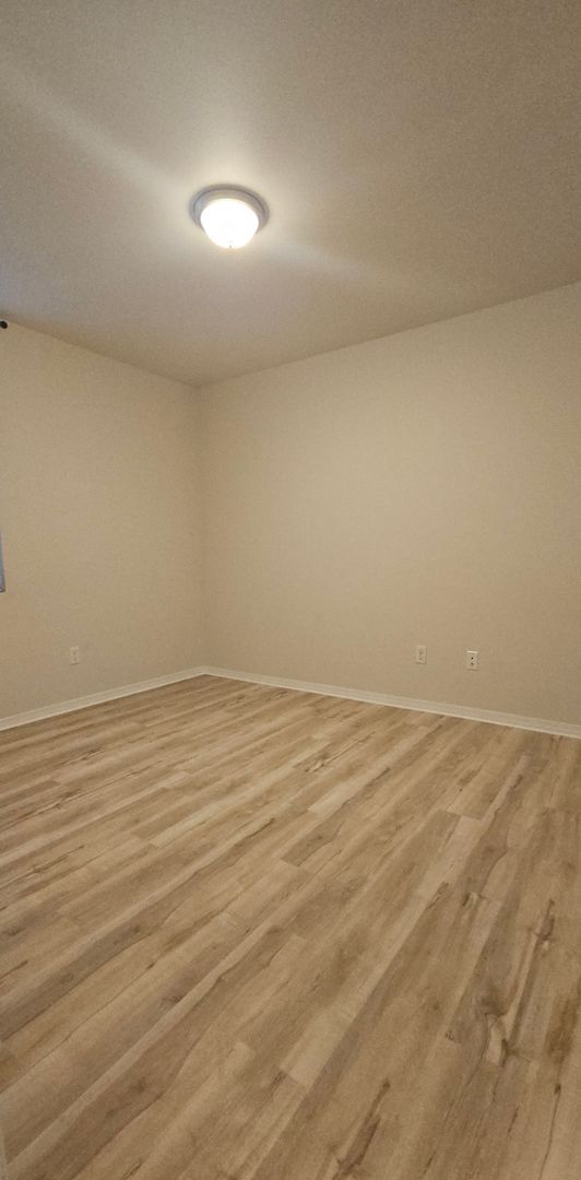 Building Photo - Newly Renovated Duplex in CID