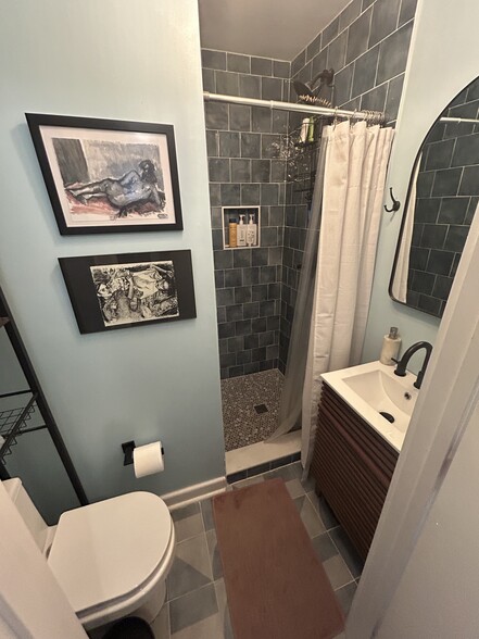 Building Photo - 4425 Holmes Ave