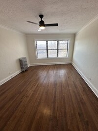 Building Photo - 3 bedroom in Chicago IL 60625