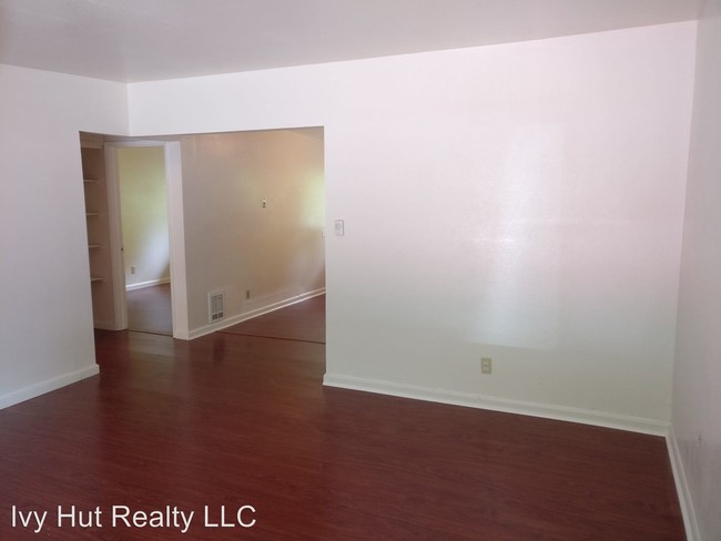 Building Photo - 1011 S Kent des Moines Rd