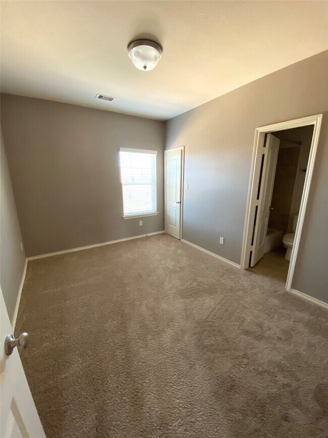 Building Photo - 16938 Makanda Dr