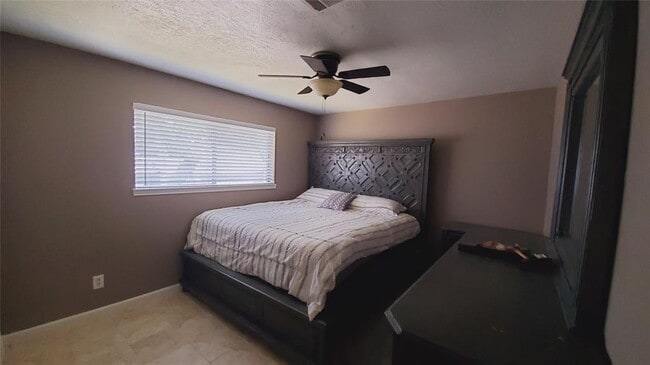 Building Photo - 6358 Crestside Dr