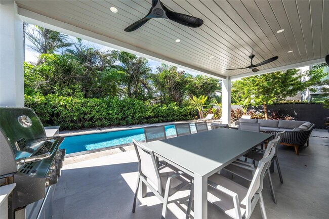 Building Photo - 3320 NE 17th St