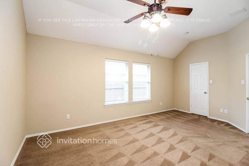 Building Photo - 15453 Yarberry Dr