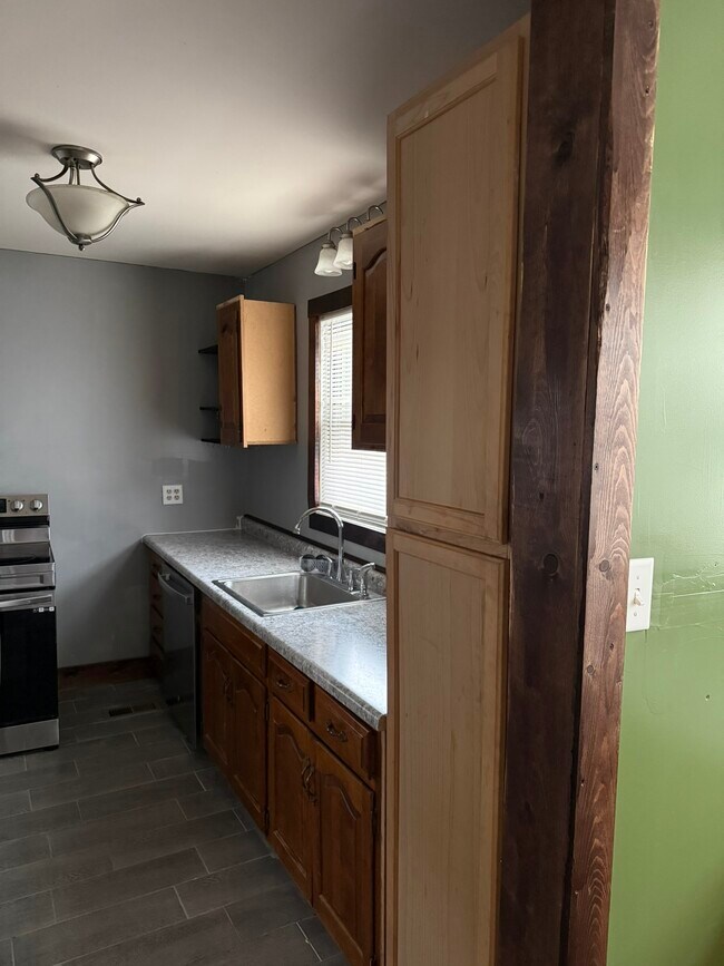 Building Photo - 1201 SW Garfield Ave