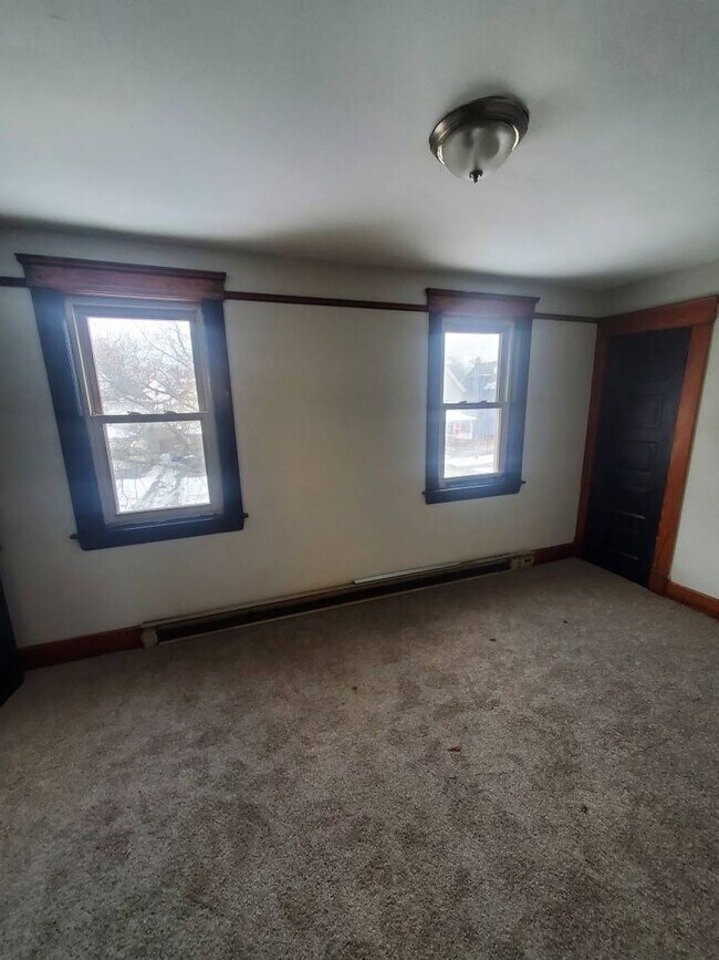 Building Photo - Charming 3-Bedroom Home Offering Comfort, Space & Modern Updates