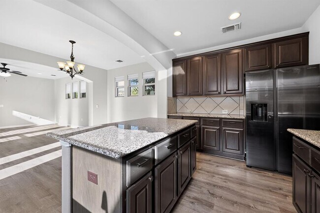 Building Photo - 5800 Baythorne Dr