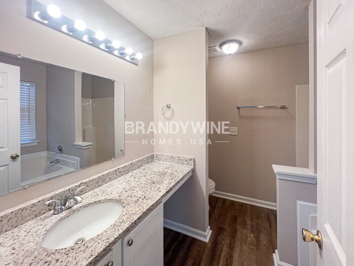 Building Photo - 252 Springbottom Ct SE