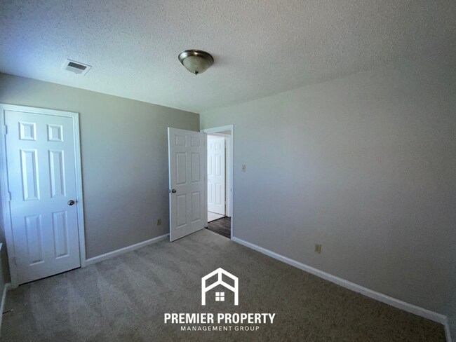 Building Photo - 4448 Kings Valley Cove W