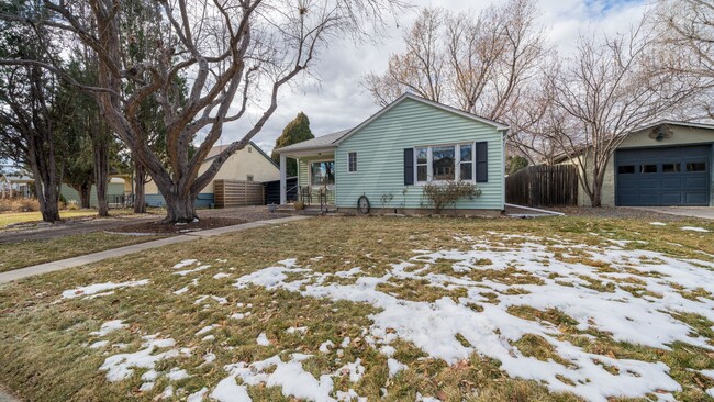 Building Photo - Charming rancher in Bonnyville neighborhood