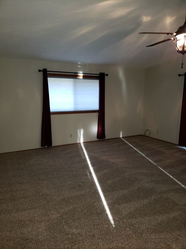Building Photo - 3 BED 2 BATH HOUSE OFF VICTOR AVE