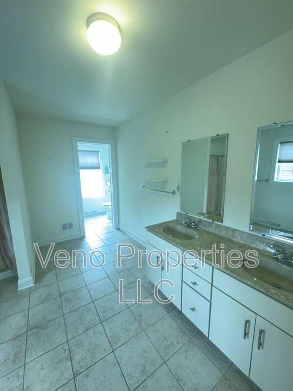 Building Photo - 17 Ironwood Street