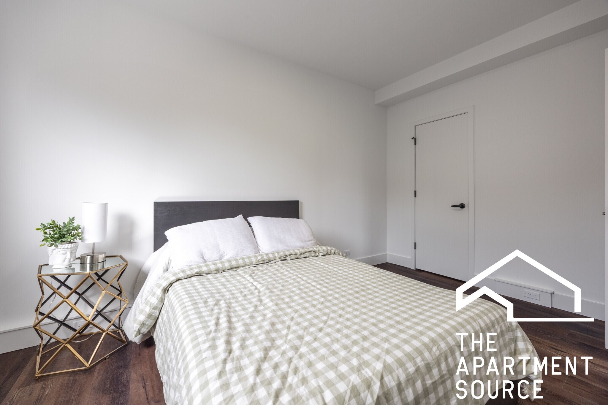 Building Photo - 1555 W Hollywood Ave