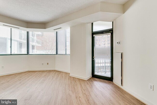 Building Photo - 955 26th St NW