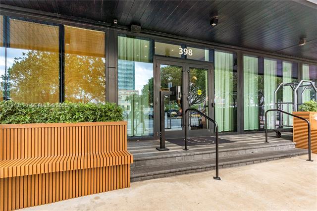 Building Photo - 398 NE 5th St