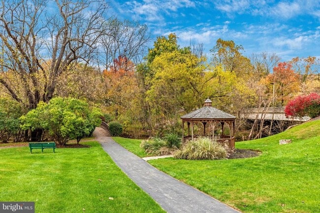 Building Photo - 703 Mountainview Dr