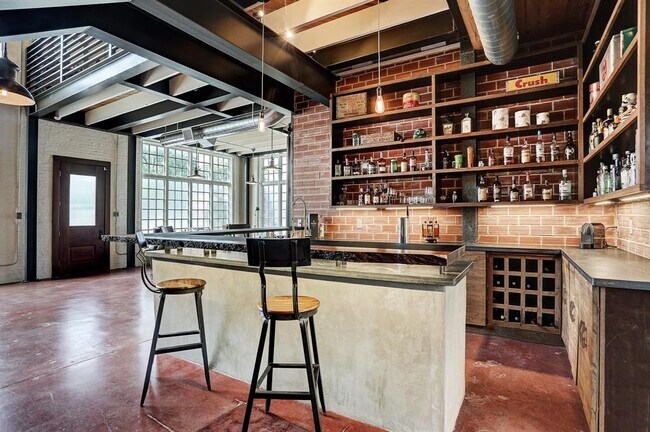 Building Photo - 808 Coronado St