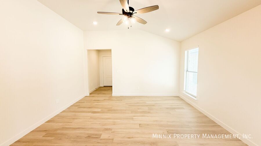 Building Photo - 1208 Cottonwood Ave
