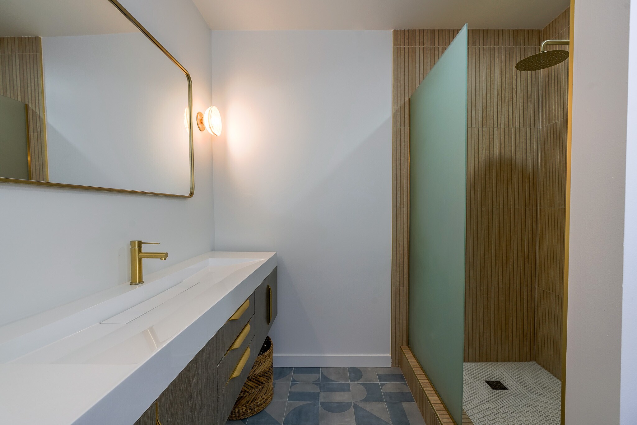 Bathroom - 2323 Magnolia St