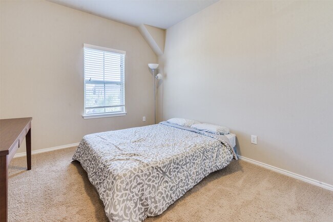 Building Photo - 1330 Watercrest Park Ln