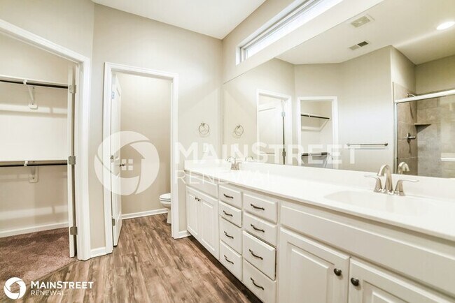 Building Photo - 1516 NE Jaclyn Dr, Grain Valley, MO 64029