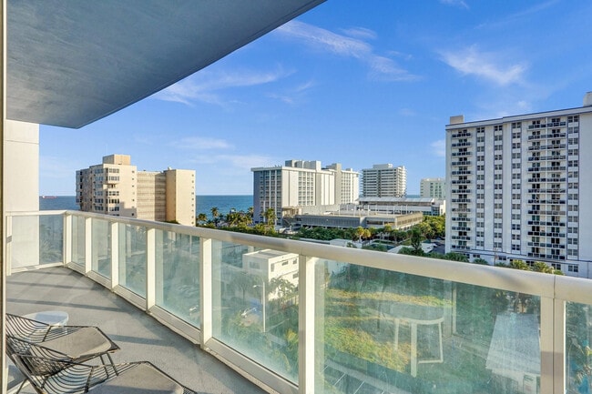 Building Photo - 3101 Bayshore Dr