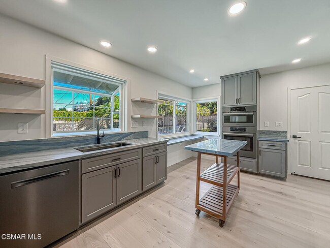 Building Photo - 21 Westbury St