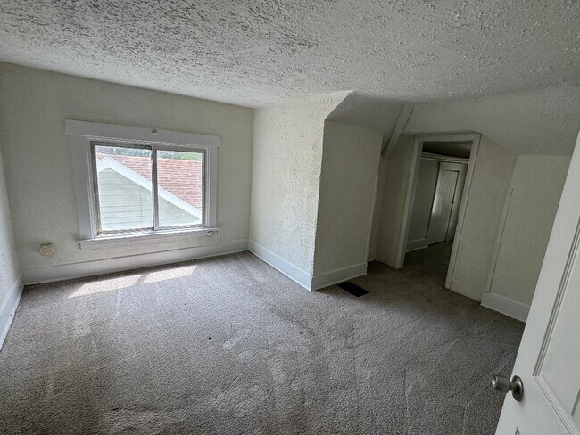 Building Photo - 1209 Grove St