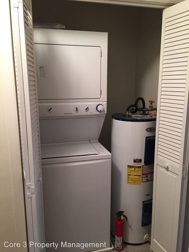 Building Photo - 231 W Bond St