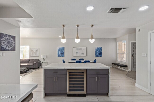 Building Photo - 1413 W Coral Reef Dr