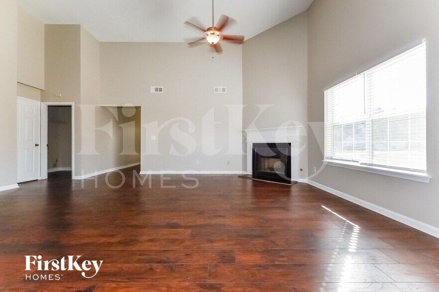 Building Photo - 165 Cinnamon Oak Cir