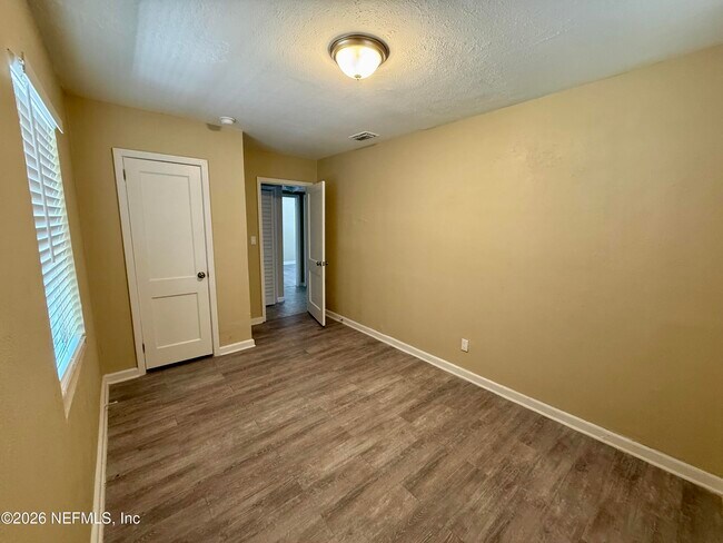 Building Photo - 1559 W 31st St