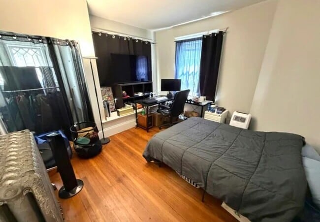 Building Photo - Amazing Value! Brighton 3-bed/1-bath; Great Location on the B and D Lines