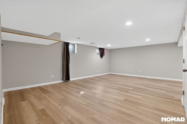 Building Photo - 7151 Hamlin Ave