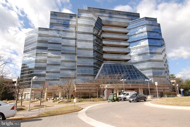 Building Photo - 4138 Fountainside Ln