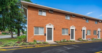 Building Photo - 656 Riverview Dr