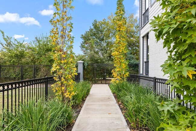 Building Photo - 14008 Mem Reserve Pl