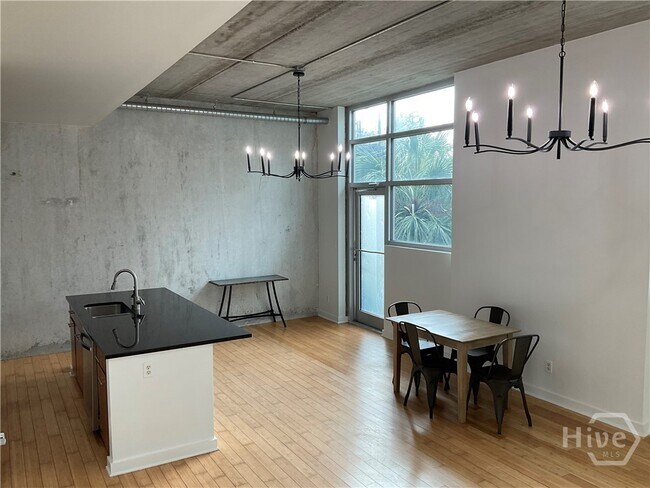 Building Photo - 545 Berrien St